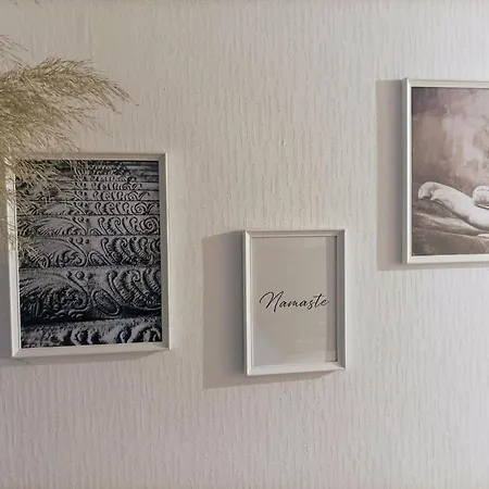 Kleine Mit Terrasse Am Waldrand