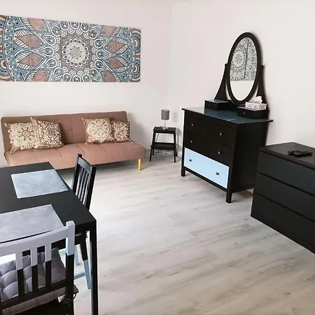 Kleine Mit Terrasse Am Waldrand *