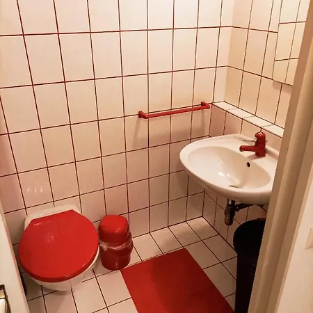 Kleine Mit Terrasse Am Waldrand 쇠나우