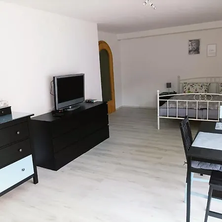 Kleine Mit Terrasse Am Waldrand *